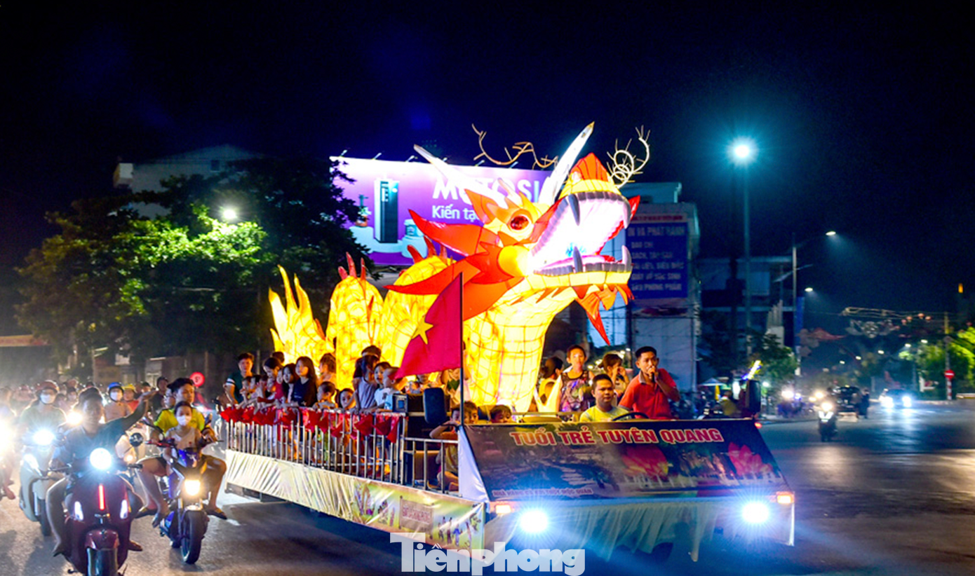 "Lễ hội Thành Tuyên" lần đầu được tổ chức với quy mô cấp tỉnh vào năm 2014. Lễ hội này đã được Tổ chức Guinness xác nhận lập kỷ lục: "Đêm hội có nhiều mô hình đèn Trung thu độc đáo và lớn nhất Việt Nam", "Mâm cỗ Trung thu lớn nhất Việt Nam", "Cặp đèn lồng lớn nhất Việt Nam". "Lễ hội Thành Tuyên" lần đầu được tổ chức với quy mô cấp tỉnh vào năm 2014. Lễ hội này đã được Tổ chức Guinness xác nhận lập kỷ lục: "Đêm hội có nhiều mô hình đèn Trung thu độc đáo và lớn nhất Việt Nam", "Mâm cỗ Trung thu lớn nhất Việt Nam", "Cặp đèn lồng lớn nhất Việt Nam".