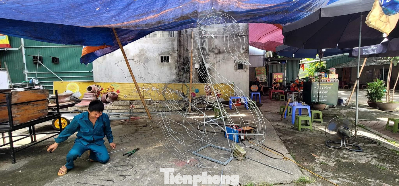 Người dân trên địa bàn thành phố đang tất bật chuẩn bị các mô hình Người dân trên địa bàn thành phố đang tất bật chuẩn bị các mô hình