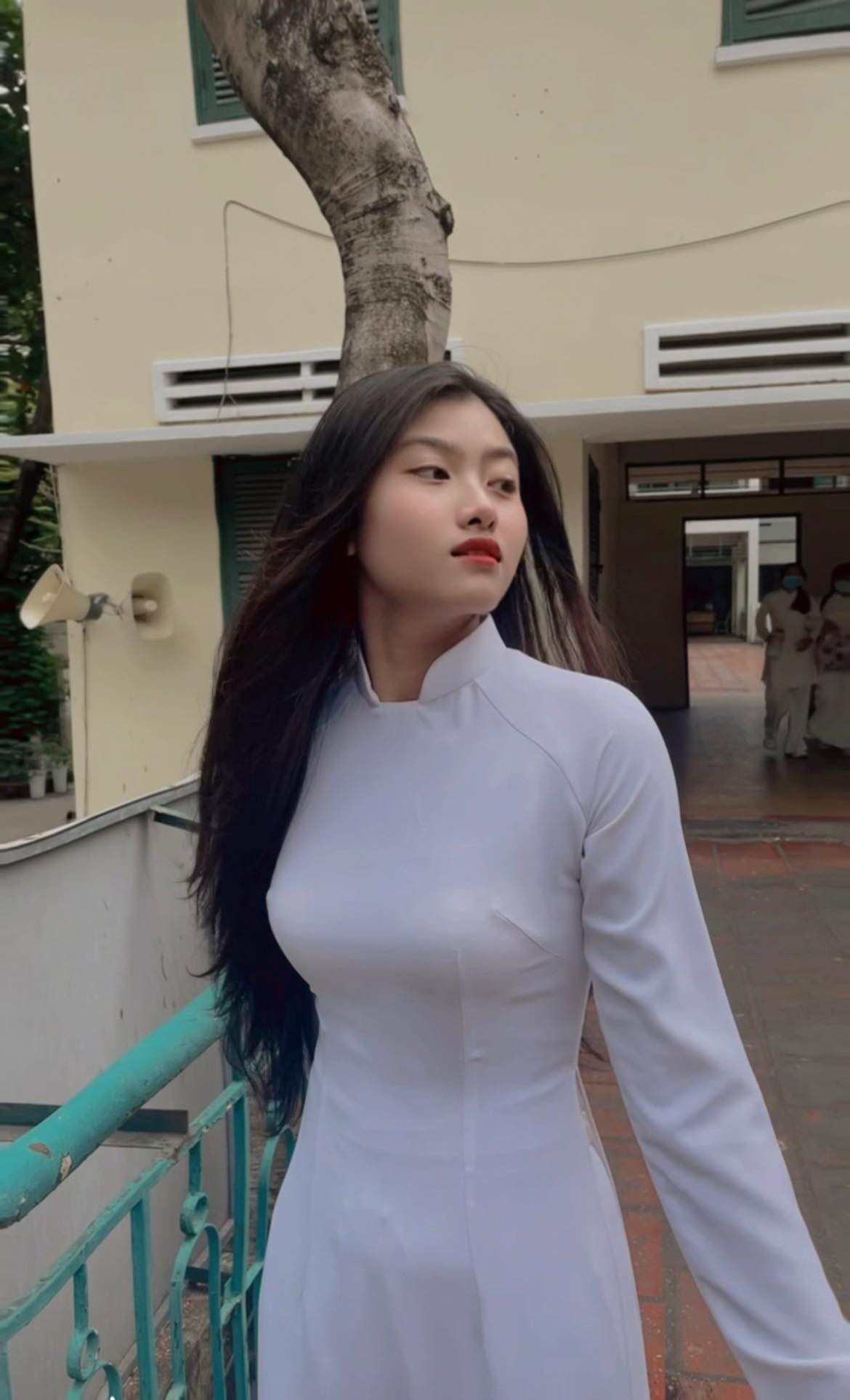 Hiếu Ngân đã chuẩn bị rất kỹ lưỡng cho buổi lễ đáng nhớ sáng nay. Hiếu Ngân đã chuẩn bị rất kỹ lưỡng cho buổi lễ đáng nhớ sáng nay.