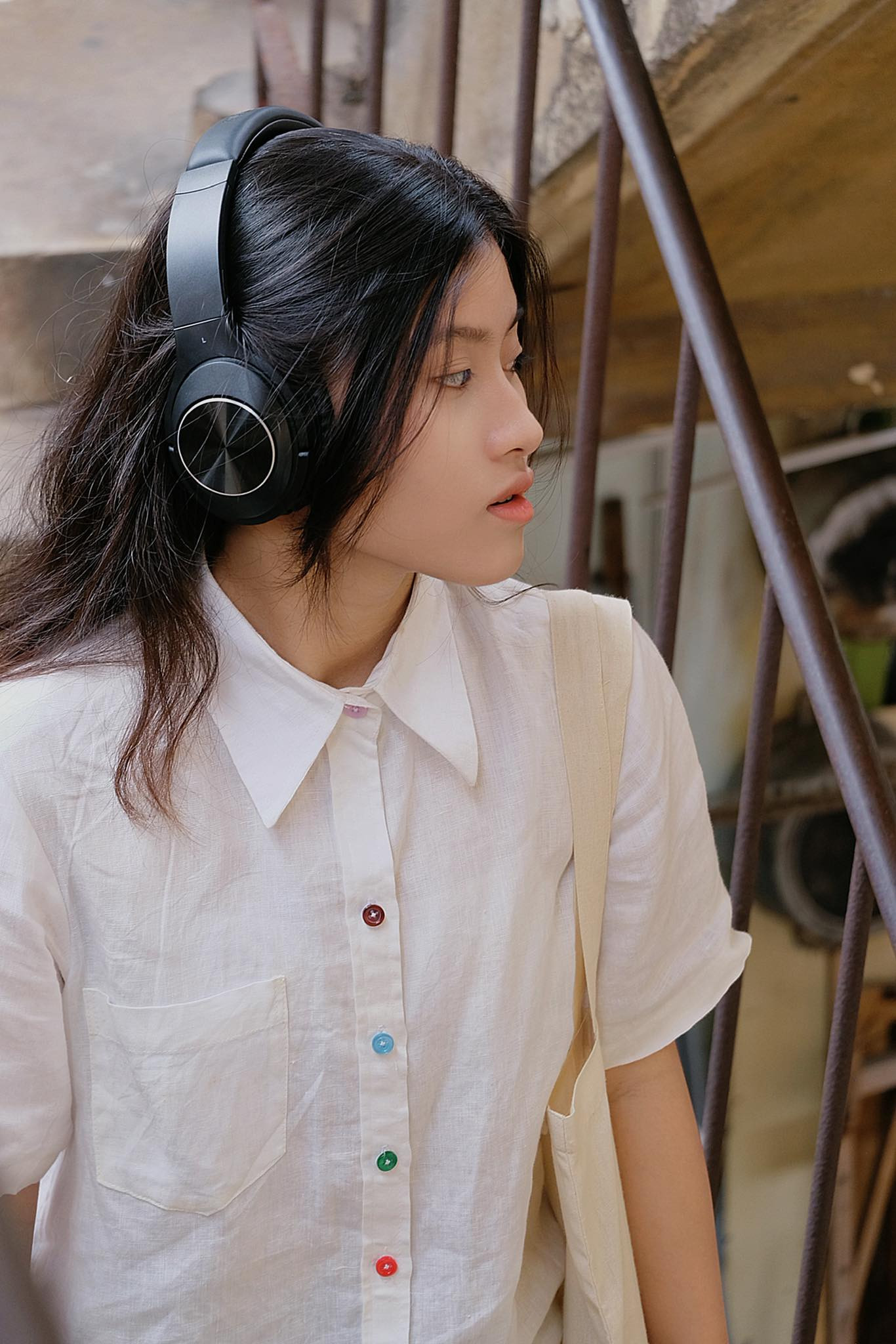 Hiếu Ngân cũng đồng tình vì cặp không chỉ dùng để đựng sách vở mà còn là các đồ dùng riêng tư khác. Ảnh: NVCC Hiếu Ngân cũng đồng tình vì cặp không chỉ dùng để đựng sách vở mà còn là các đồ dùng riêng tư khác. Ảnh: NVCC