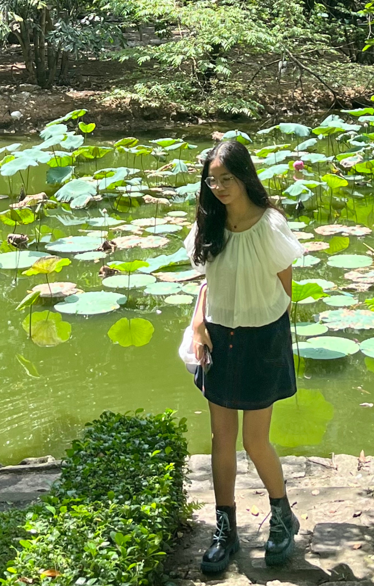 Bảo Vy quyết "multi-task" thành công khi cân bằng giữa việc học và ghi kỷ niệm với bạn bè. Bảo Vy quyết "multi-task" thành công khi cân bằng giữa việc học và ghi kỷ niệm với bạn bè.