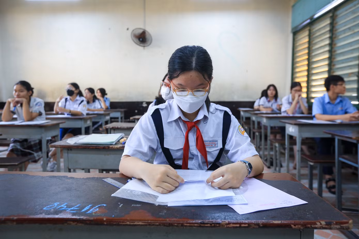 Nhiều sĩ tử vui mừng vì có thể lựa chọn các tác phẩm yêu thích để đưa vào bài thi. Nhiều sĩ tử vui mừng vì có thể lựa chọn các tác phẩm yêu thích để đưa vào bài thi.