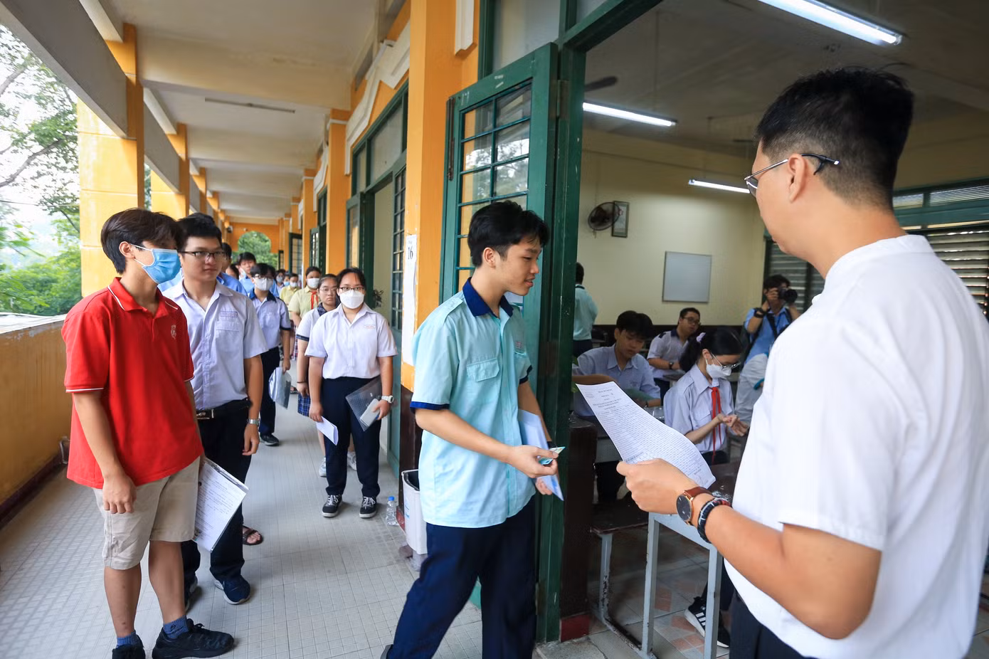 Thí sinh sẽ được biết điểm tuyển sinh 10 vào ngày mai 20/6. Ảnh: NT