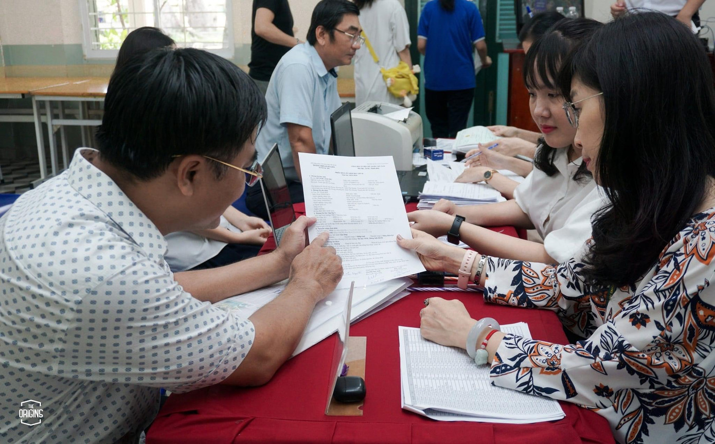 Phụ huynh và teen 2K8 lắng nghe tư vấn chuyên sâu để lựa chọn môn học phù hợp. Ảnh: Fanpage trường THPT Lê Quý Đôn TP.HCM. Phụ huynh và teen 2K8 lắng nghe tư vấn chuyên sâu để lựa chọn môn học phù hợp. Ảnh: Fanpage trường THPT Lê Quý Đôn TP.HCM.