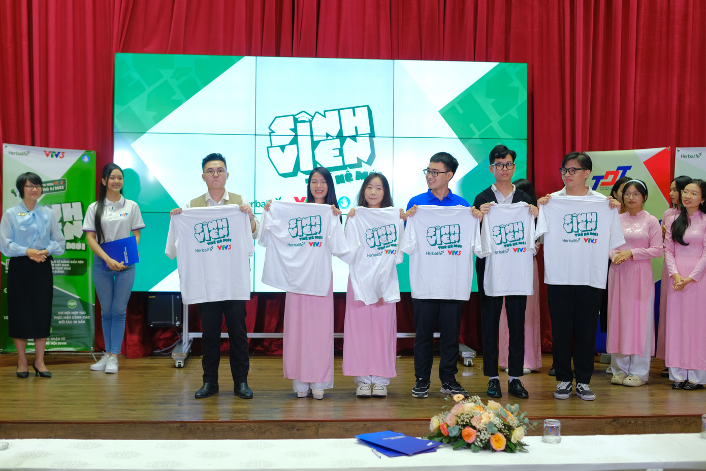 Các Gen Z đã khiến ban giám khảo bất ngờ trước những kiến thức và tài lẻ của bản thân. Các Gen Z đã khiến ban giám khảo bất ngờ trước những kiến thức và tài lẻ của bản thân.