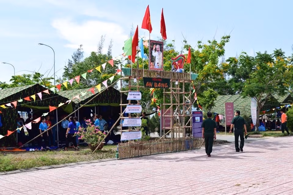 Hoạt động sinh hoạt tiểu trại cũng được tổ chức sôi nổi. Hoạt động sinh hoạt tiểu trại cũng được tổ chức sôi nổi.
