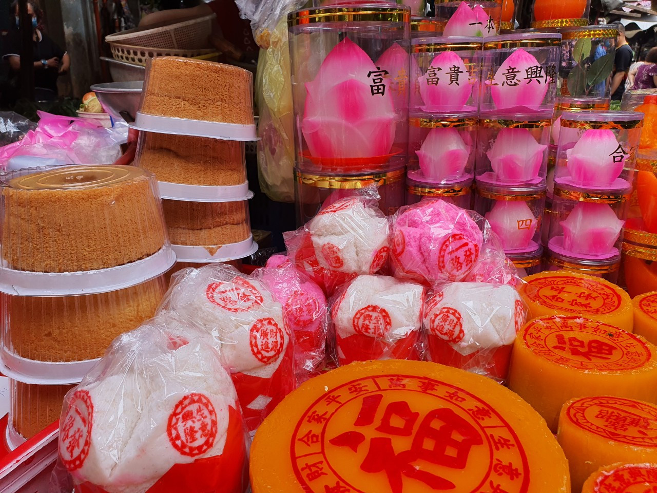 “Nian gao” đồng âm với “niên cao” nhưng khác nghĩa, ăn “nian gao” ngụ ý cho việc phát triển bản thân trong năm mới, có nhiều điều tốt đẹp, suôn sẻ qua năm mới. “Nian gao” đồng âm với “niên cao” nhưng khác nghĩa, ăn “nian gao” ngụ ý cho việc phát triển bản thân trong năm mới, có nhiều điều tốt đẹp, suôn sẻ qua năm mới.