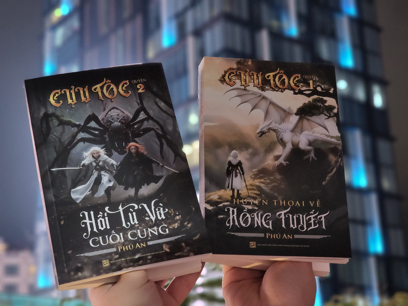 "Cựu Tộc" được Phú An ấp ủ trong hơn 5 năm, kể từ khi anh bước chân vào đại học. "Cựu Tộc" được Phú An ấp ủ trong hơn 5 năm, kể từ khi anh bước chân vào đại học.