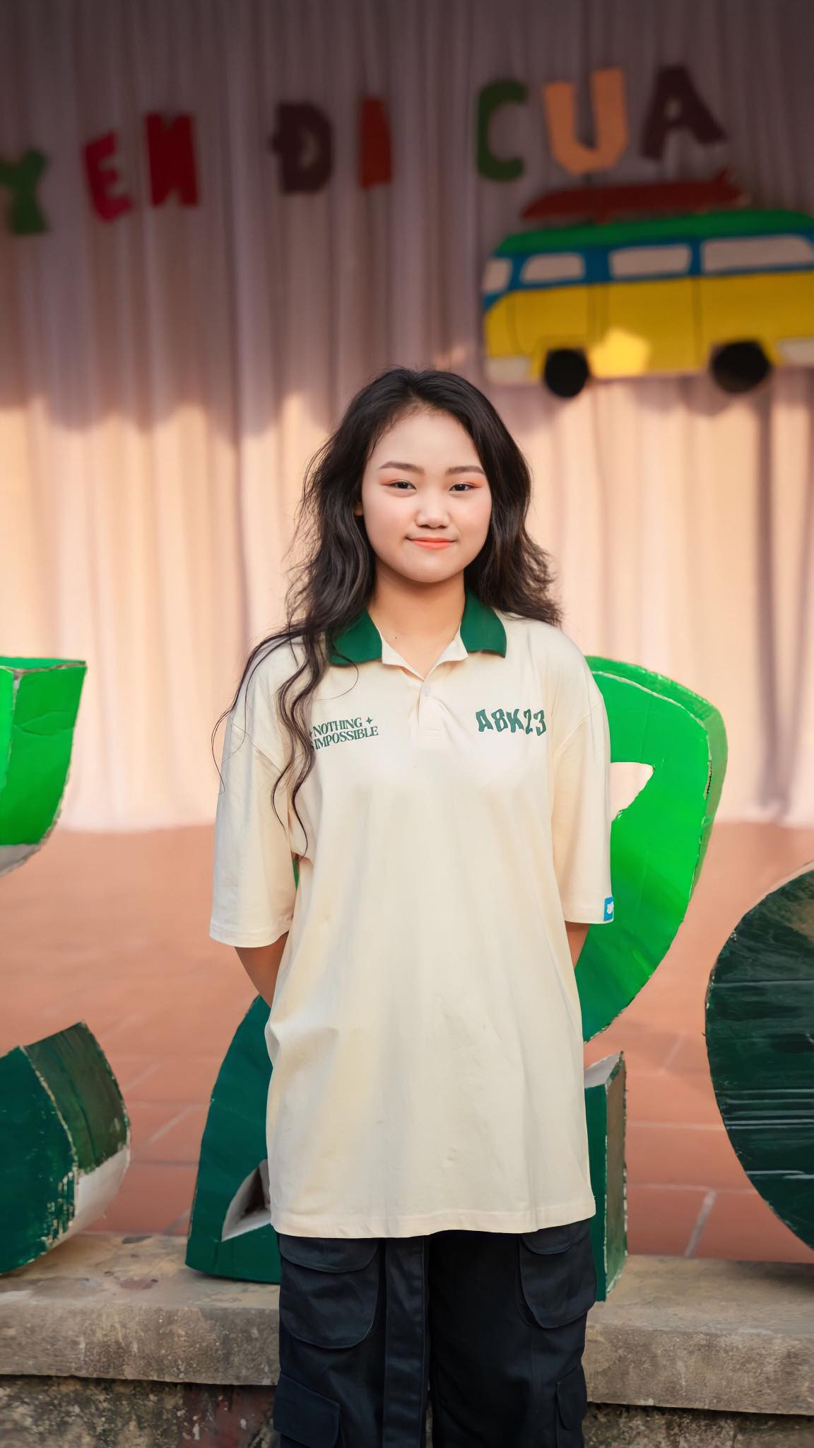 Hoàng Trâm đang ráo riết chuẩn bị cho hai kỳ thi sắp tới. Hoàng Trâm đang ráo riết chuẩn bị cho hai kỳ thi sắp tới.