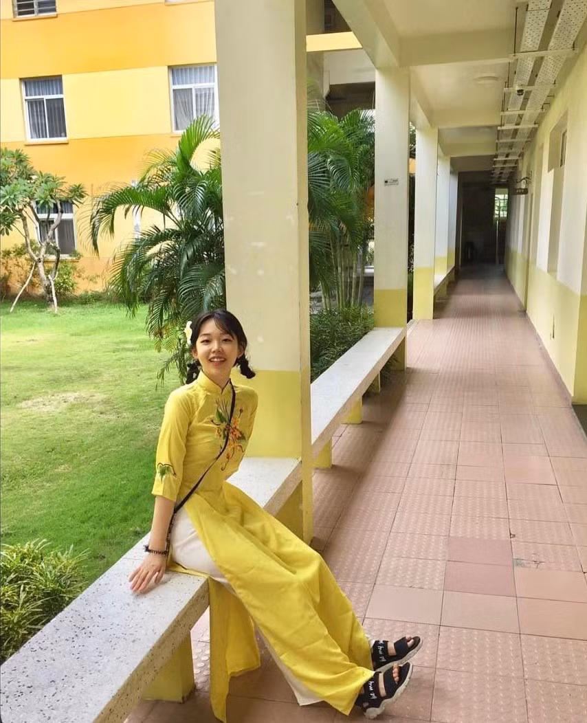 Juhyun trong tà áo dài truyền thống của Việt Nam. Ảnh: NVCC Juhyun trong tà áo dài truyền thống của Việt Nam. Ảnh: NVCC
