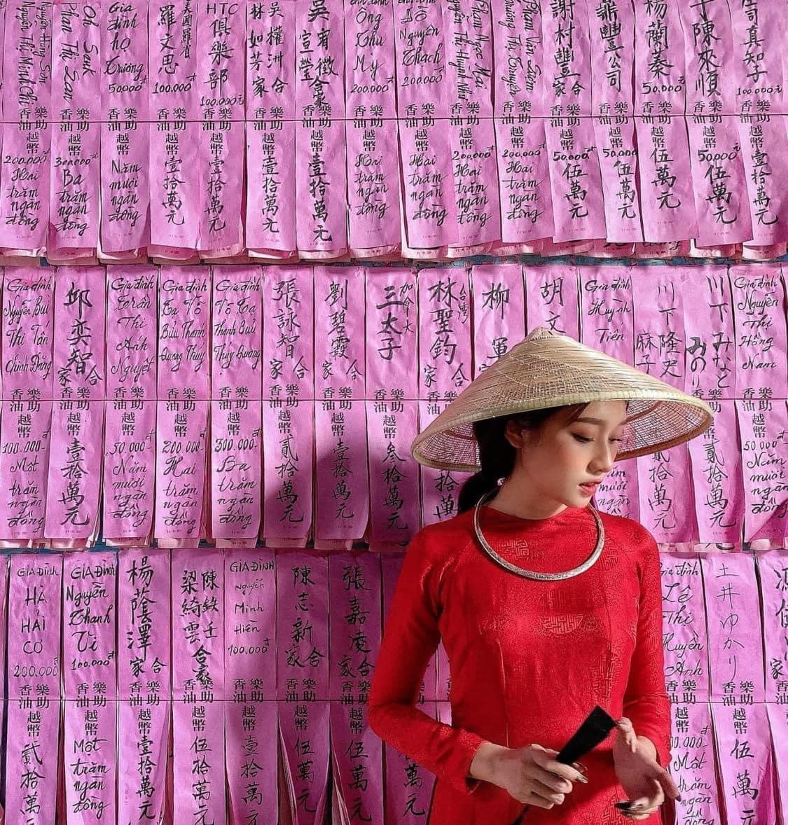 Bức tường đặc trưng của ngôi miếu. Ảnh: Sơn Nguyễn Bức tường đặc trưng của ngôi miếu. Ảnh: Sơn Nguyễn