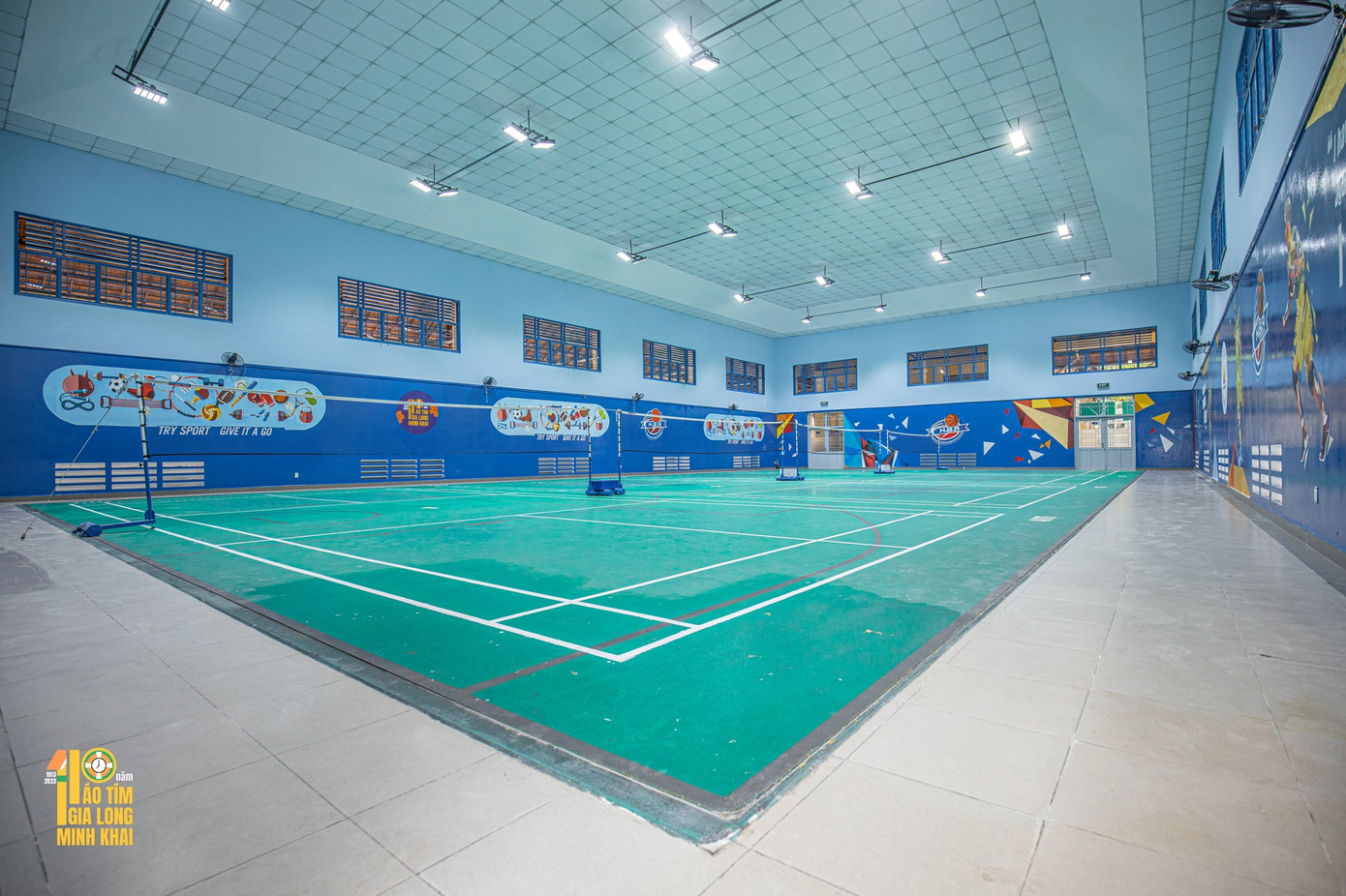 Nhìn vào "chiếc view" mới của sân cầu lông là biết ngay tại sao teen Miki năng động rồi. Nhìn vào "chiếc view" mới của sân cầu lông là biết ngay tại sao teen Miki năng động rồi.