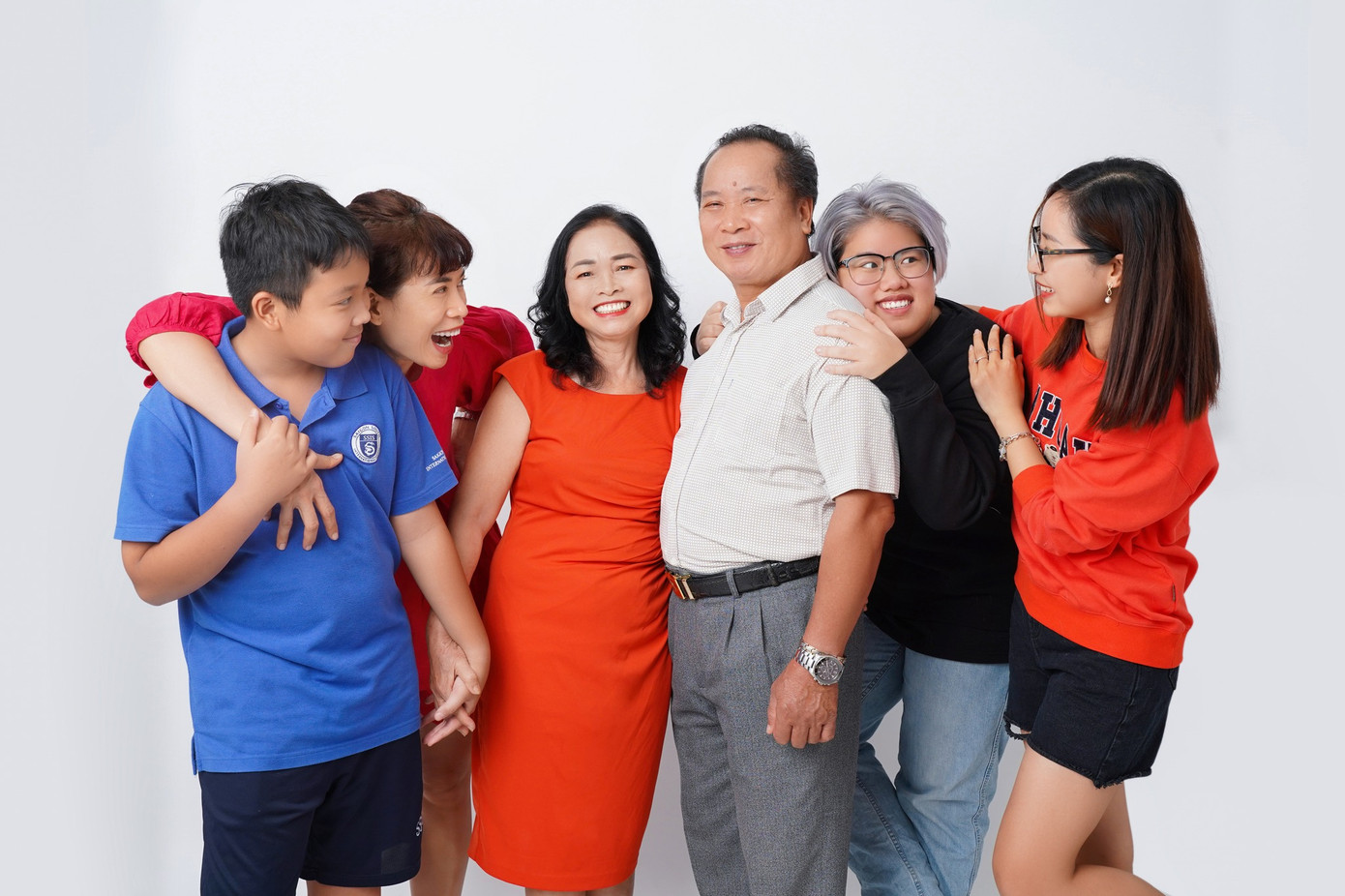 Còn gì tuyệt vời hơn một bức ảnh đầy đủ thành viên gia đình vào ngày Tết (Ảnh: PINY Studio) Còn gì tuyệt vời hơn một bức ảnh đầy đủ thành viên gia đình vào ngày Tết (Ảnh: PINY Studio)