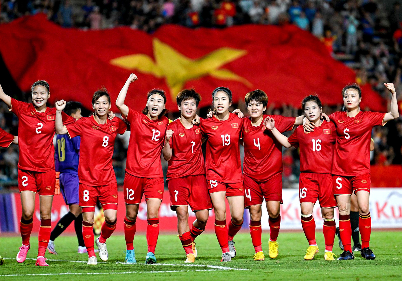 Ngôi vô địch đã được những cô gái giữ vững. Ảnh: Nam Trần - Nguyên Khôi - Đức Khuê.