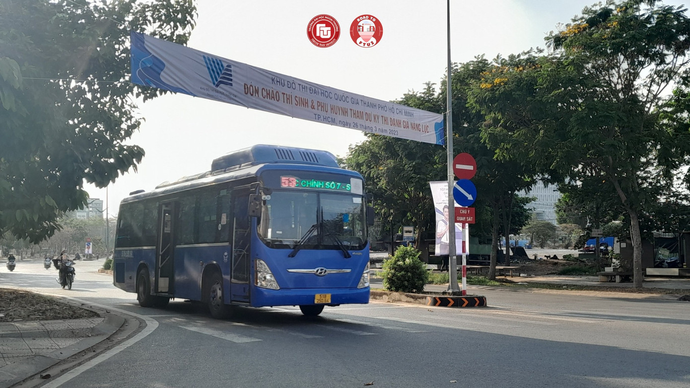 Tại khu vực làng đại học, khá đông thí sinh đã tập trung về đây để tham dự kỳ thi. Ảnh: FTU.