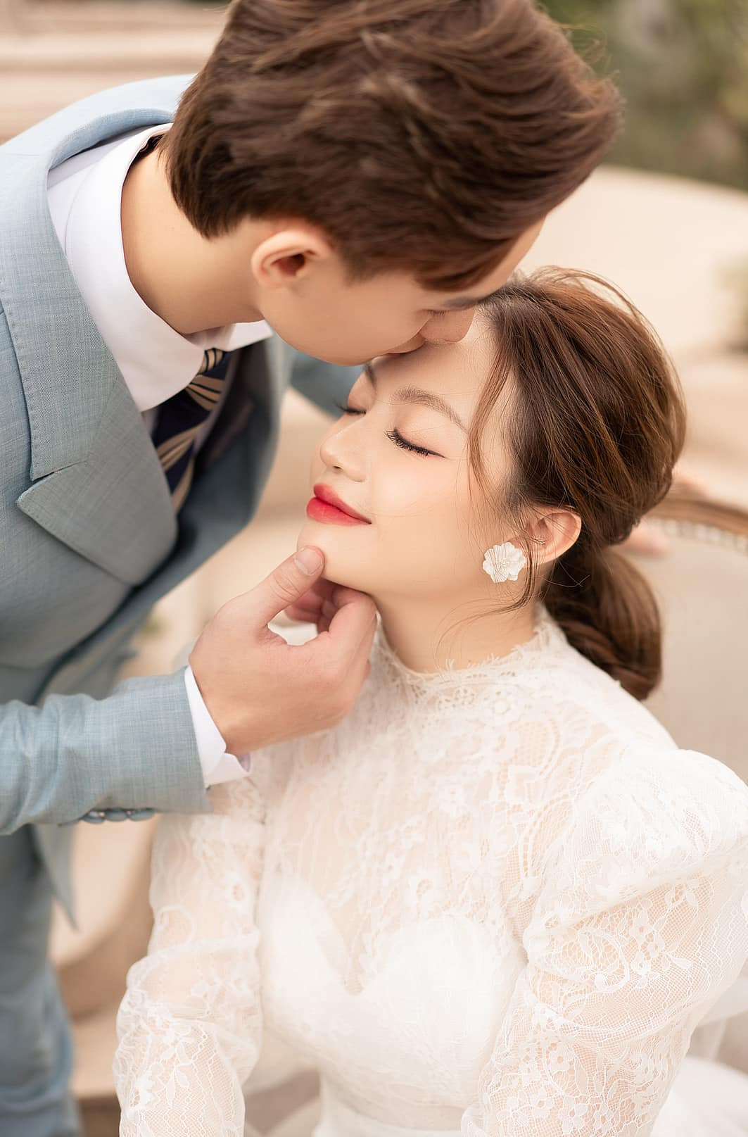 Trên trang cá nhân, anh chàng không ngại bày tỏ tình cảm với vợ. Ảnh: FBNV