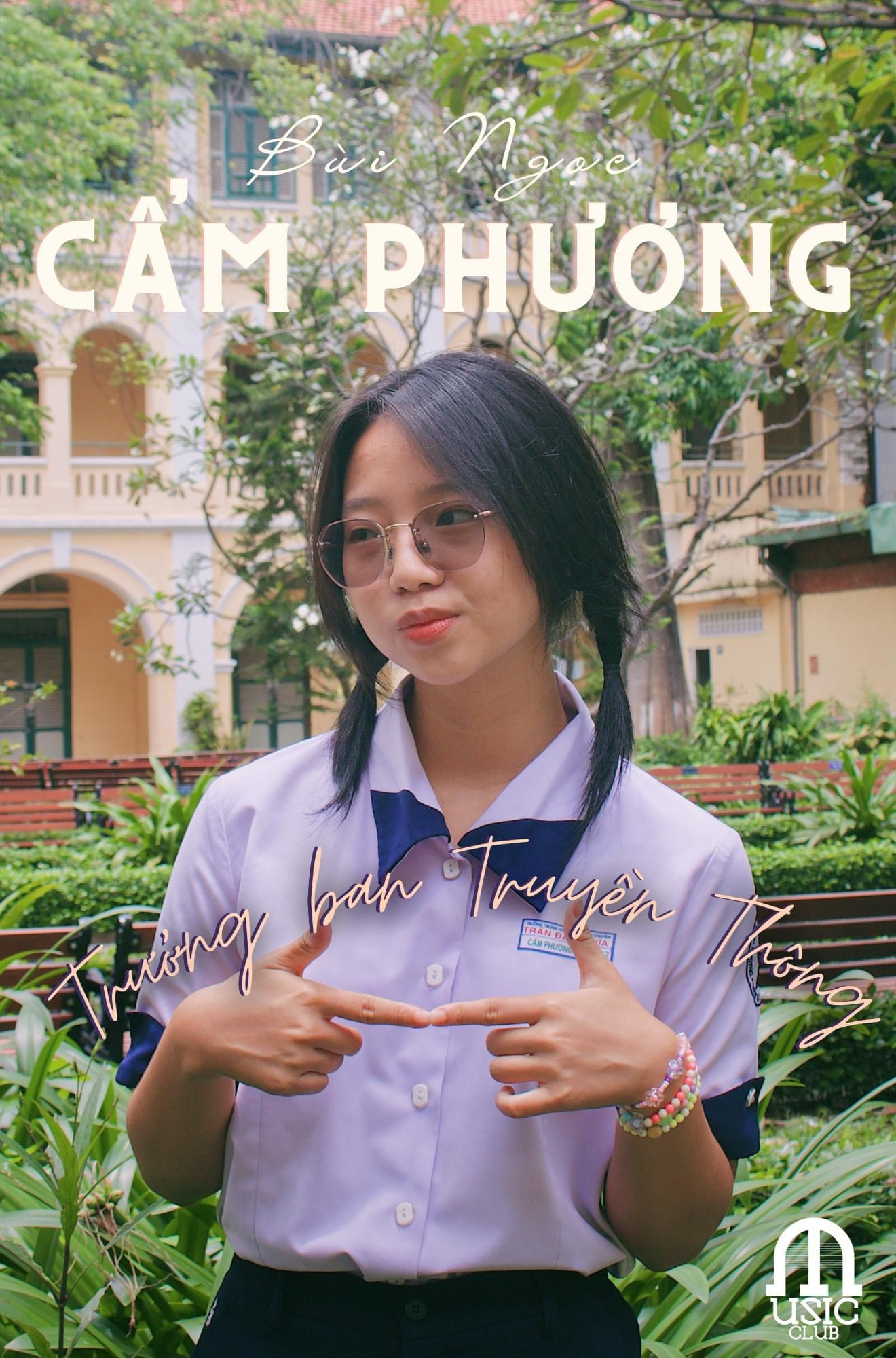 Cô nàng còn tham gia không ít hoạt động ngoại khóa tại trường cấp Ba...