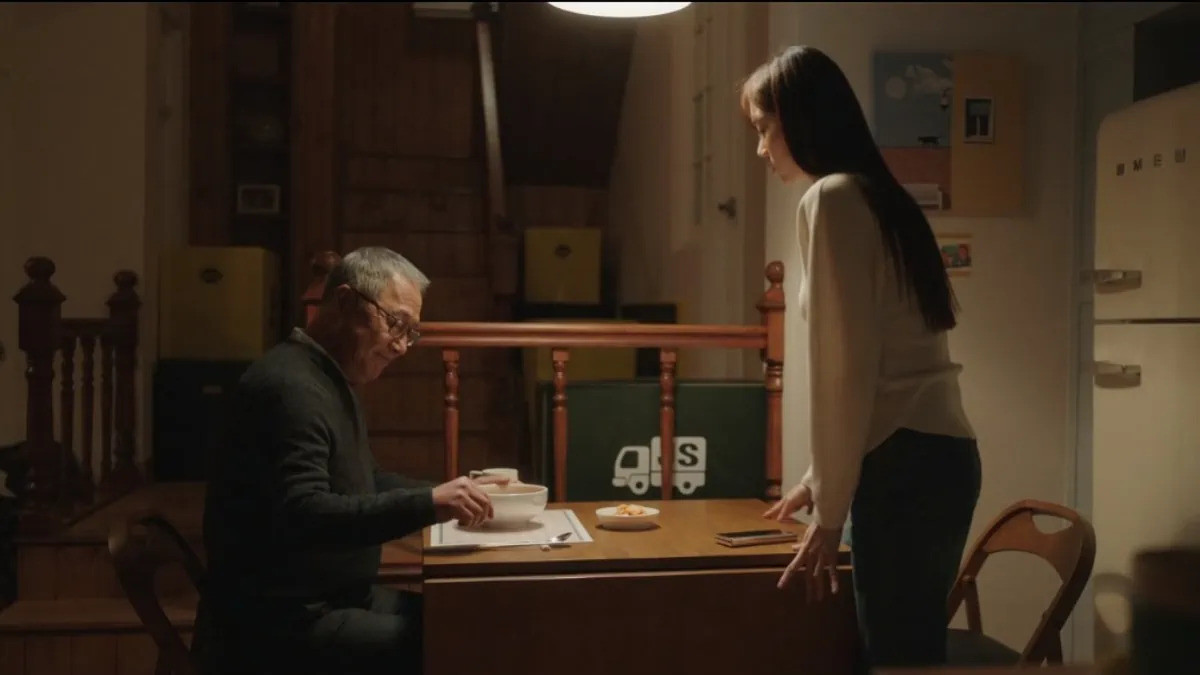 Giáo sư Cha đã biết được việc Cha Eun Jae và Seo Woo Jin đang ở chung cùng nhau. Giáo sư Cha đã biết được việc Cha Eun Jae và Seo Woo Jin đang ở chung cùng nhau.