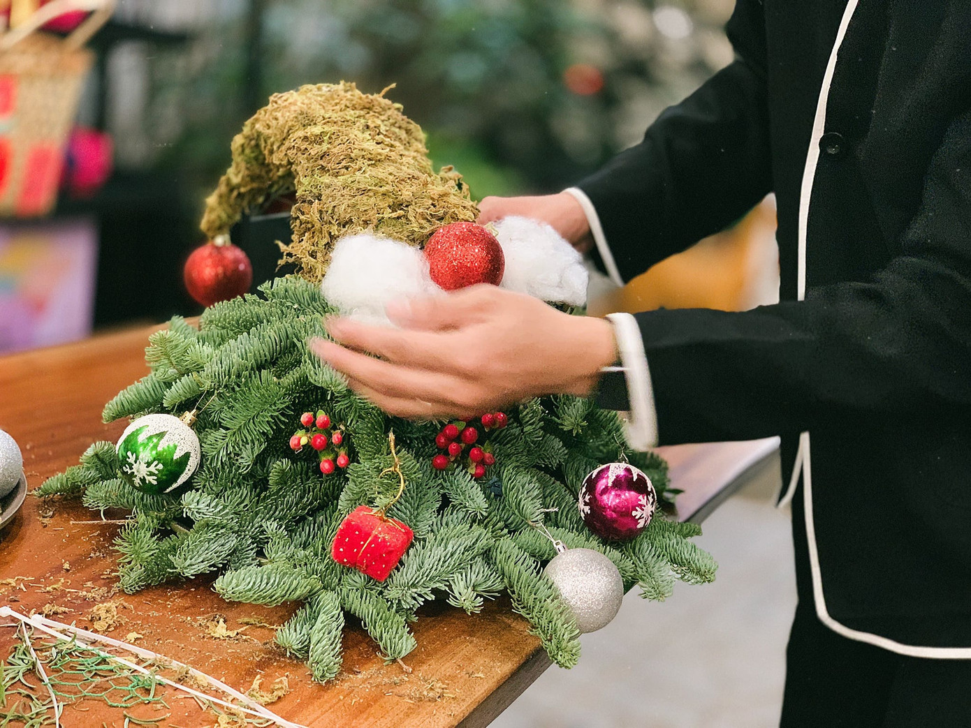 Các workshop làm vòng nguyệt quế, video TikTok hay Pinterest chính là những nơi Gen Z tìm kiếm ý tưởng cho vòng nguyệt quế của riêng mình. Ảnh: The Ann Catering & Workshop. Các workshop làm vòng nguyệt quế, video TikTok hay Pinterest chính là những nơi Gen Z tìm kiếm ý tưởng cho vòng nguyệt quế của riêng mình. Ảnh: The Ann Catering & Workshop.