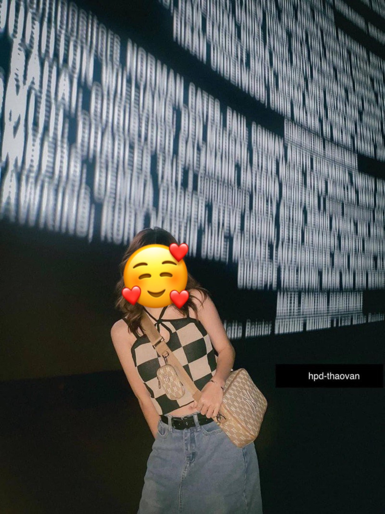 Netizen Việt cũng nhanh chóng "bắt trend" tại các rạp chiếu phim. Ảnh: IGNV.