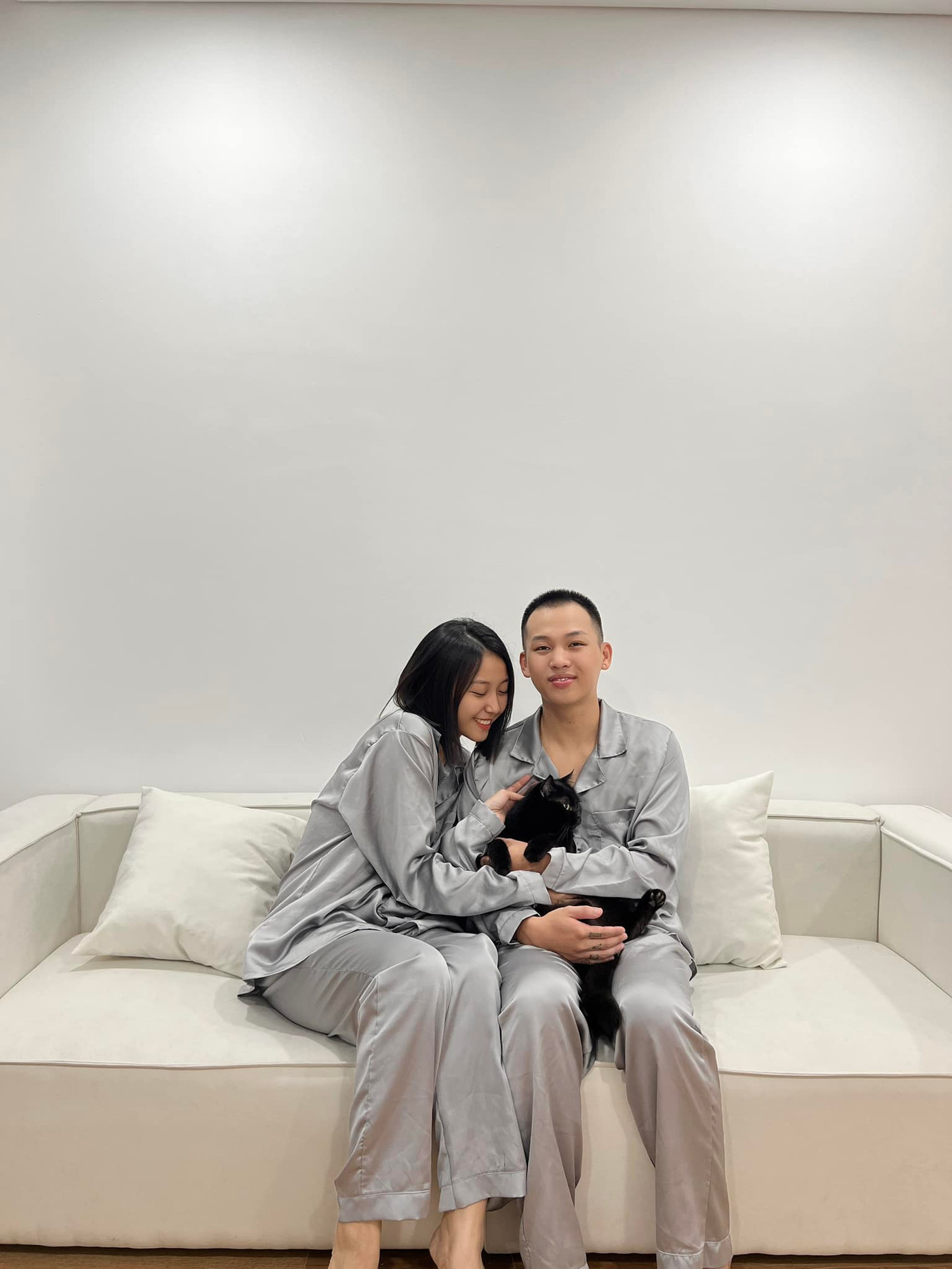 Cặp đôi cũng cho biết trong khoảng thời gian làm việc với công ty G., cả hai không được nghỉ, kể cả 30/4 - 1/5 vừa qua.