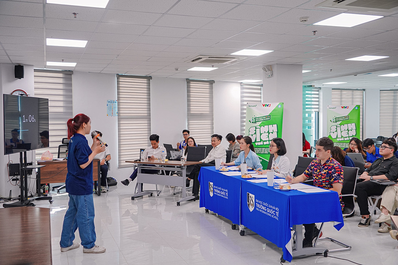 Các thí sinh sẽ trải qua nhiều vòng để có cơ hội tiến vào vòng trong. Các thí sinh sẽ trải qua nhiều vòng để có cơ hội tiến vào vòng trong.