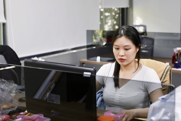 Cát Thuyên cho biết vẫn sẽ làm việc tại văn phòng cho đến hết ngày 28 Tết. Ảnh: NVCC Cát Thuyên cho biết vẫn sẽ làm việc tại văn phòng cho đến hết ngày 28 Tết. Ảnh: NVCC