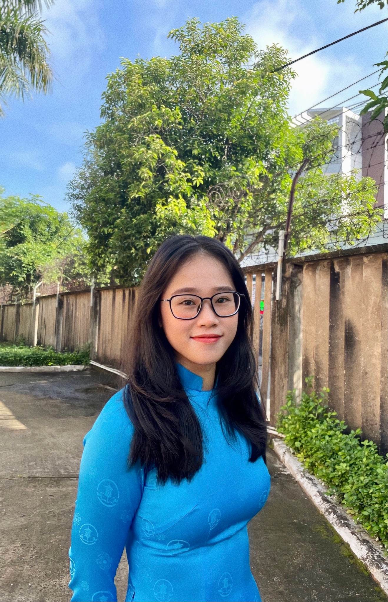 Bạn Dương Tú Trân tin rằng khó khăn tạo ra cơ hội nhiều hơn là thách thức. Bạn Dương Tú Trân tin rằng khó khăn tạo ra cơ hội nhiều hơn là thách thức.