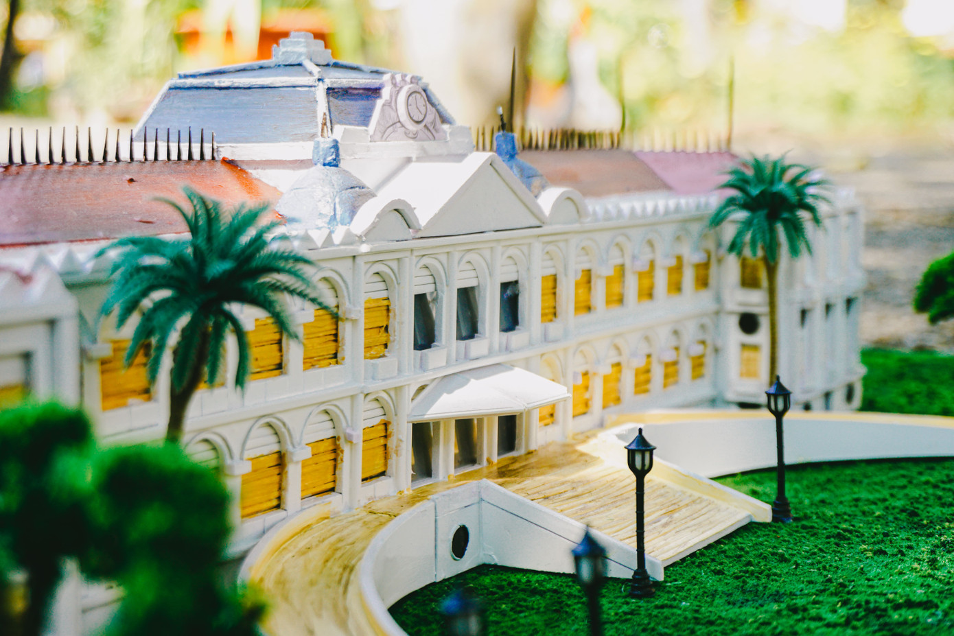 Kiến trúc của Dinh Độc Lập (Dinh Norodom) không làm khó được các bạn học sinh lớp 12A9.