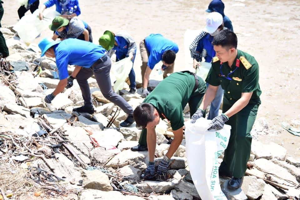 Nhiều hoạt động ý nghĩa, thiết thực được tổ chức để góp phần bảo vệ môi trường. Nhiều hoạt động ý nghĩa, thiết thực được tổ chức để góp phần bảo vệ môi trường.