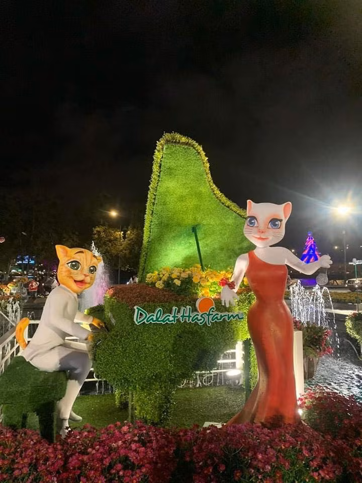 Đôi mắt tròn xoe với biểu cảm “thật trân” của cặp đôi mèo. Đôi mắt tròn xoe với biểu cảm “thật trân” của cặp đôi mèo.