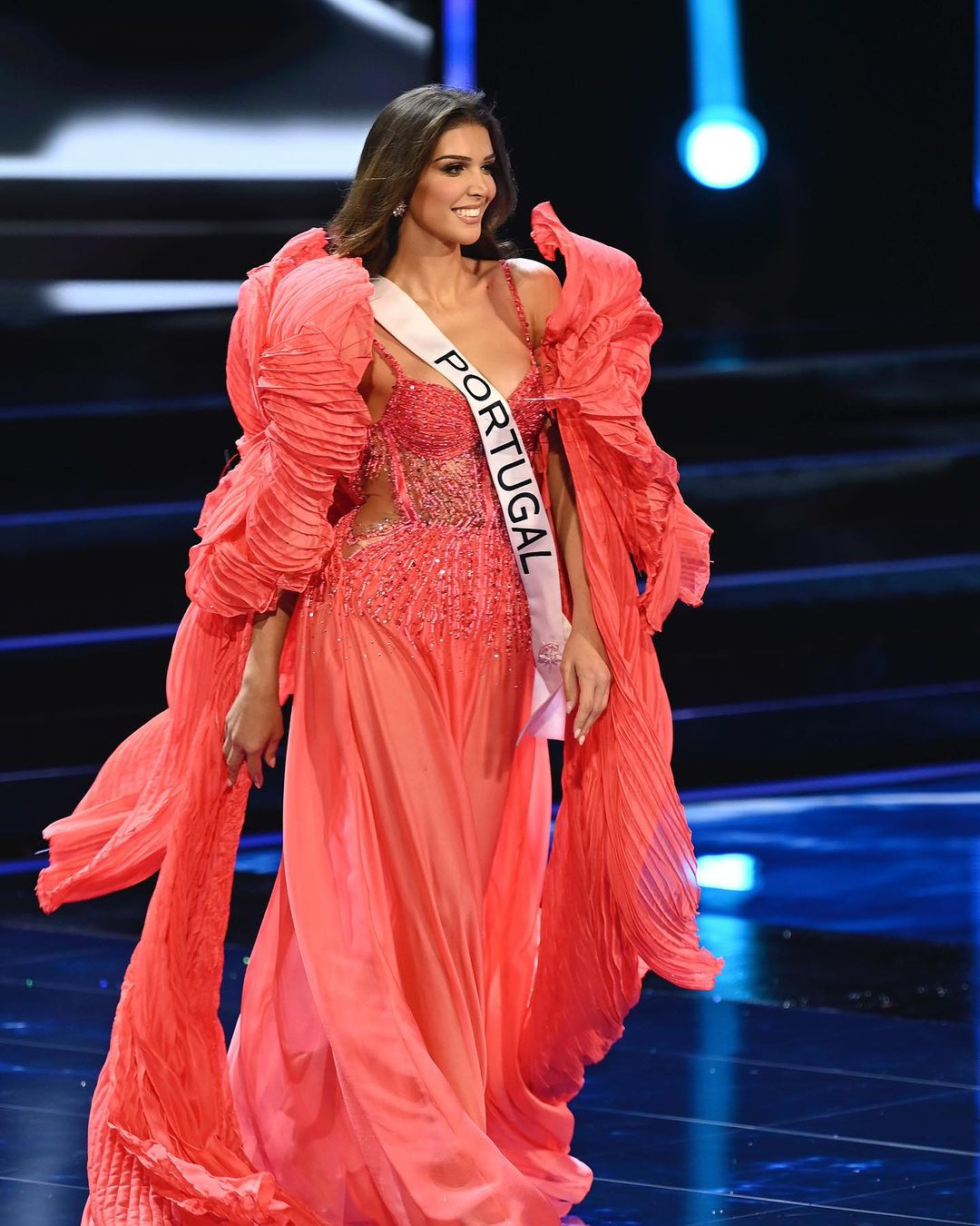 Marina nhận được sự ủng hộ nhiệt tình với những màn thể hiện xuất sắc. Marina nhận được sự ủng hộ nhiệt tình với những màn thể hiện xuất sắc.