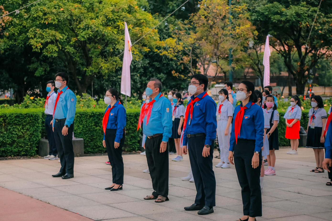 Buổi lễ sẽ bắt đầu bằng nghi thức dâng hoa, dâng hương, báo công với Chủ tịch Hồ Chí Minh. Buổi lễ sẽ bắt đầu bằng nghi thức dâng hoa, dâng hương, báo công với Chủ tịch Hồ Chí Minh.