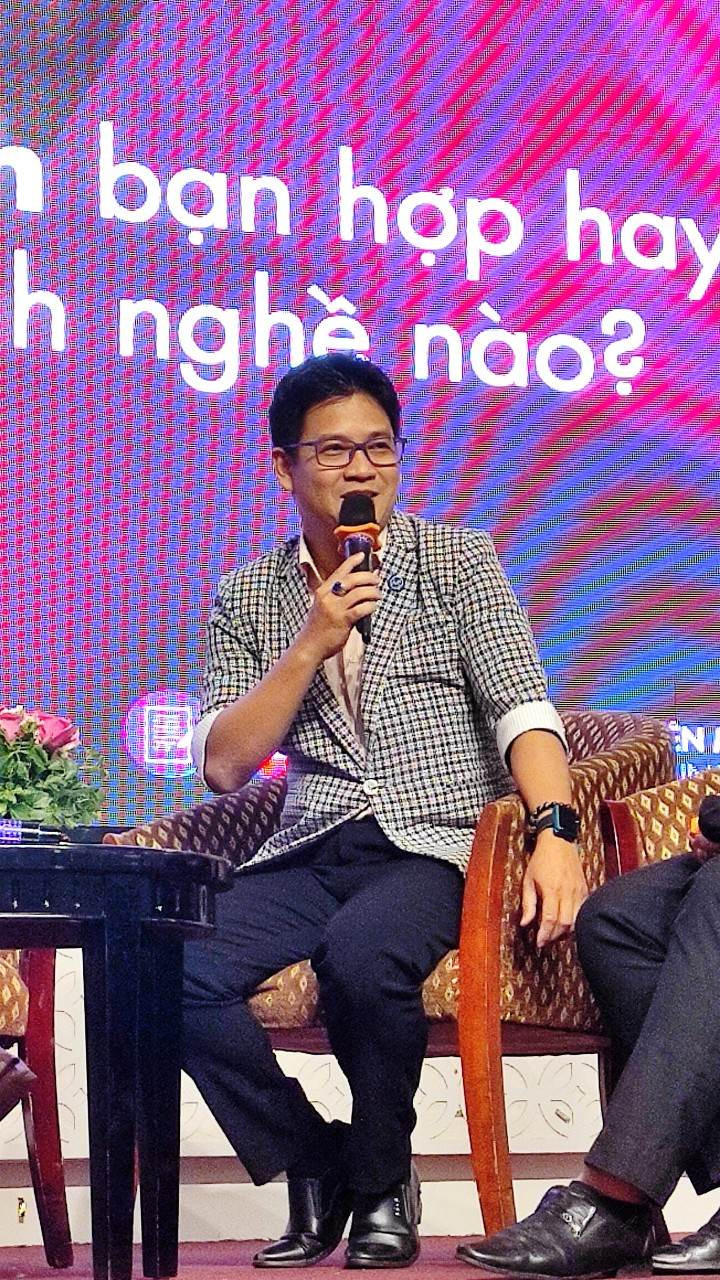 Tiến sĩ Vinh Quang cho biết, đánh giá một ngành học tiềm năng hay lỗi thời phải dựa vào nhiều yếu tố, không chỉ là ý kiến của các TikToker. Ảnh: NVCC. Tiến sĩ Vinh Quang cho biết, đánh giá một ngành học tiềm năng hay lỗi thời phải dựa vào nhiều yếu tố, không chỉ là ý kiến của các TikToker. Ảnh: NVCC.