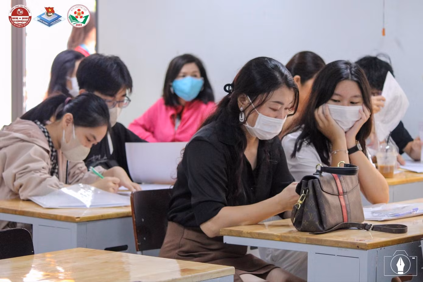 Phụ huynh và các bạn học sinh lựa chọn tổ hợp môn phù hợp, gắn bó với các bạn trong 3 năm học. Nguồn ảnh: Đoàn trường Trung học Thực hành Đại học Sư phạm TP.HCM.