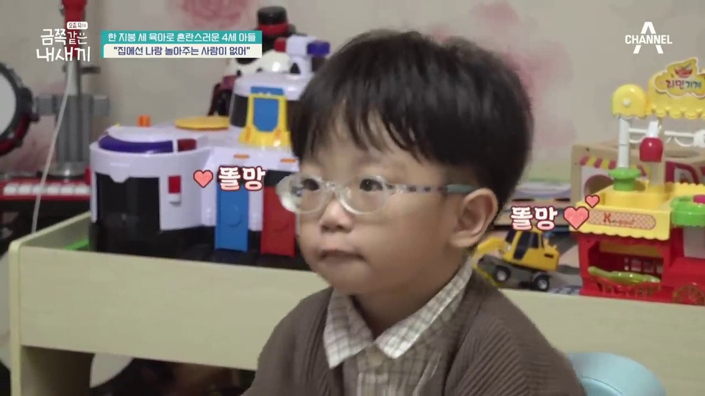 Cậu bé gây ấn tượng bởi ngoại hình dễ thương và nụ cười luôn trên môi.