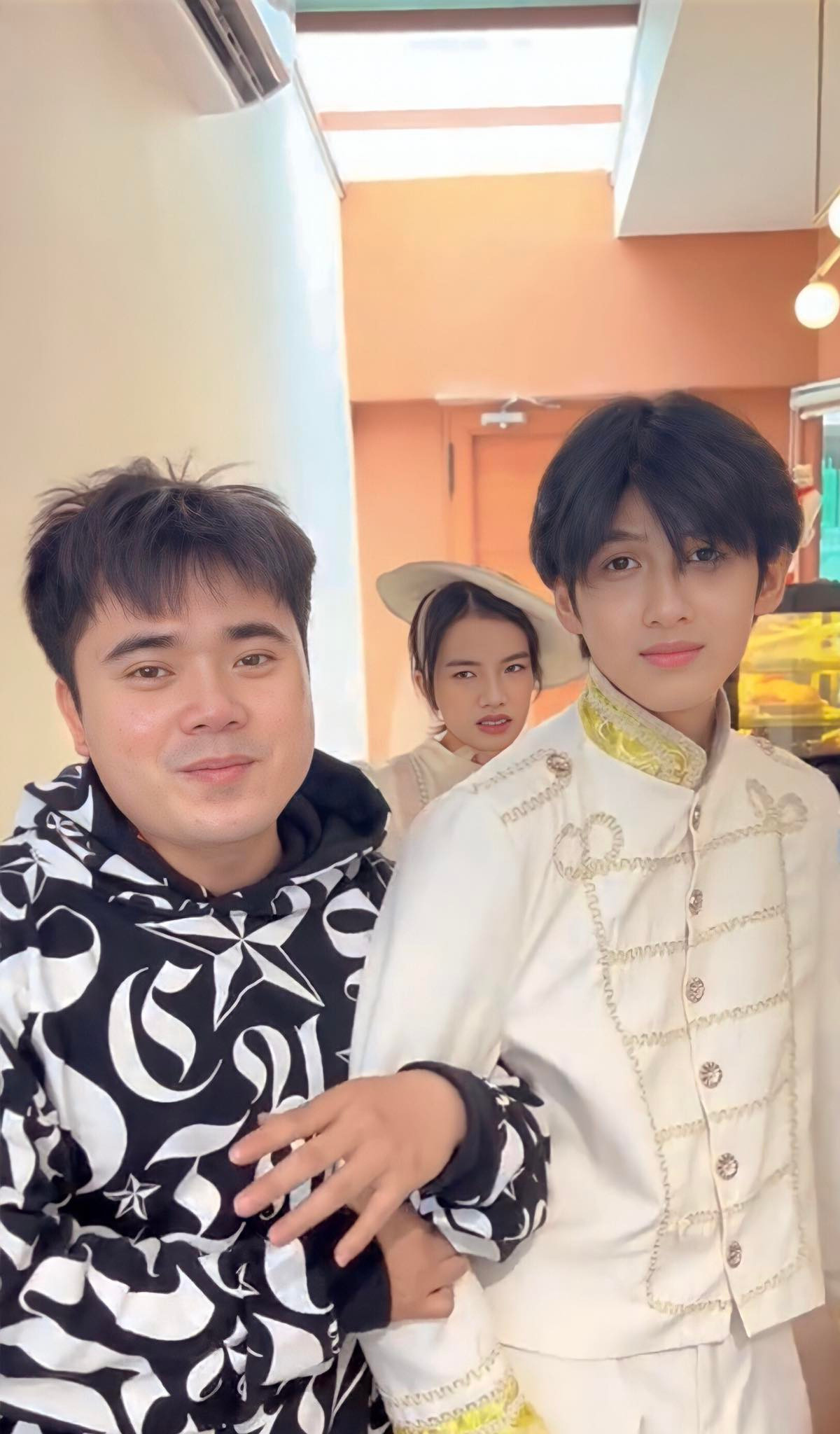 Hai "ông trùm" trong làng "Rối loạn ngôn ngữ”. Ảnh: Nguồn @gjbao. Hai "ông trùm" trong làng "Rối loạn ngôn ngữ”. Ảnh: Nguồn @gjbao.