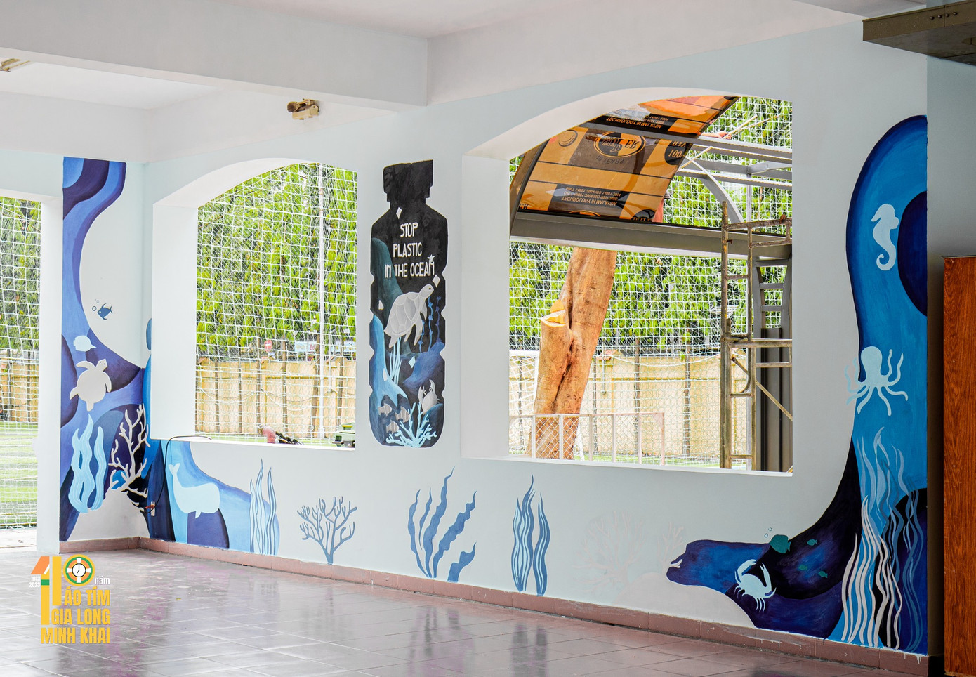 Theo dòng sự kiện nhà vệ sinh, sảnh hành lang sân sau cũng hóa mộng mơ với thông điệp bảo vệ đại dương. Theo dòng sự kiện nhà vệ sinh, sảnh hành lang sân sau cũng hóa mộng mơ với thông điệp bảo vệ đại dương.