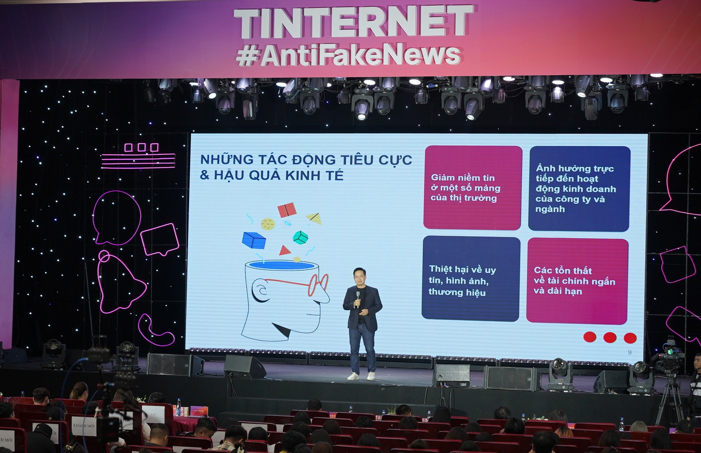 Tin giả, dù chỉ thật sự bùng nổ trong vài năm gần đây, nhưng được xem là một trong những rủi ro toàn cầu khi gây ra thiệt hại với giá trị khổng lồ. Tin giả, dù chỉ thật sự bùng nổ trong vài năm gần đây, nhưng được xem là một trong những rủi ro toàn cầu khi gây ra thiệt hại với giá trị khổng lồ.