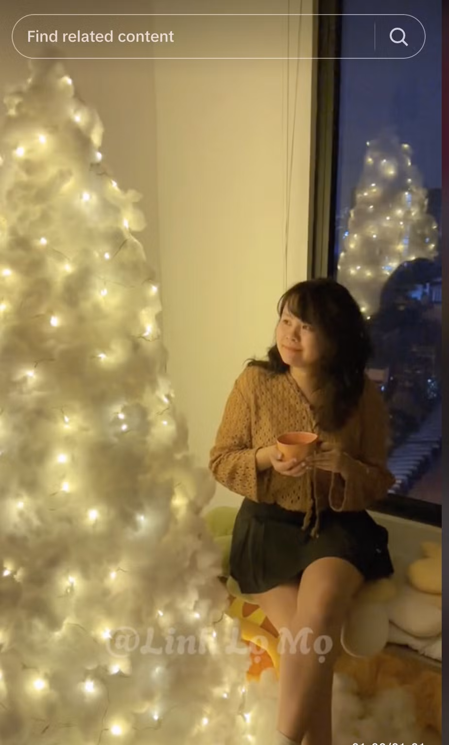 Cây thông từ bông, cây thông đính tường... cũng là những xu hướng trang trí Giáng sinh "hợp túi tiền".