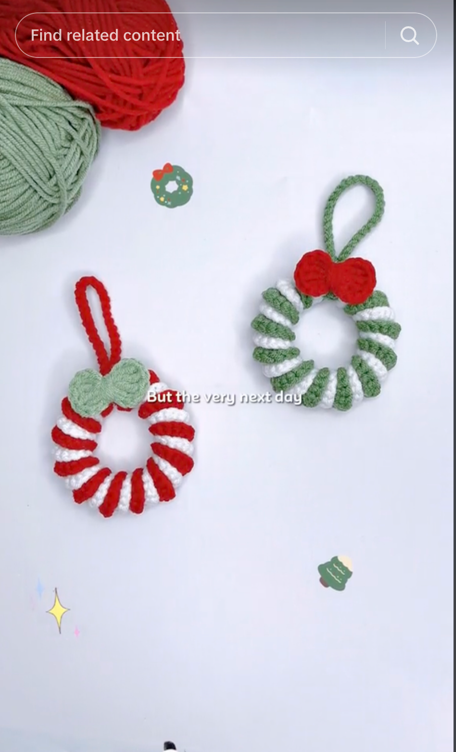 Vòng nguyệt quế mini từ len, kẽm nhung cũng được Gen Z sáng tạo không ngừng. Vòng nguyệt quế mini từ len, kẽm nhung cũng được Gen Z sáng tạo không ngừng.