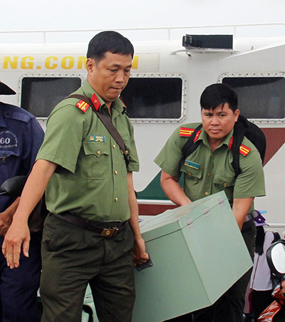 Trực thăng, tàu cao tốc chở đề thi THPT quốc gia ra các huyện đảo ảnh 2