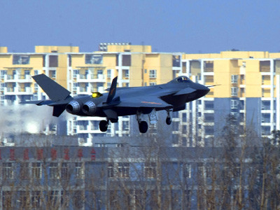 Máy bay tàng hình J-20 bay thử nghiệm lần đầu ngày 11-1 tại thành phố Thành Đô (Trung Quốc)