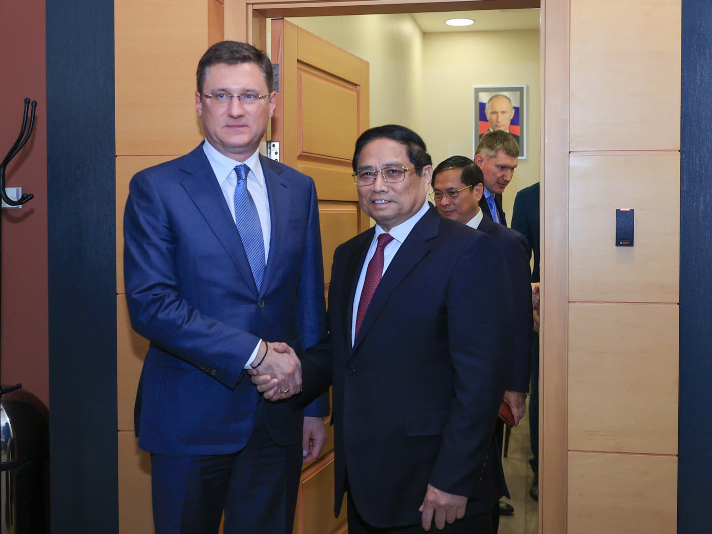 Thủ tướng Chính phủ Phạm Minh Chính tiếp Phó Thủ tướng Chính phủ Liên bang Nga Alexander Novak. (Ảnh: NB) Thủ tướng Chính phủ Phạm Minh Chính tiếp Phó Thủ tướng Chính phủ Liên bang Nga Alexander Novak. (Ảnh: NB)