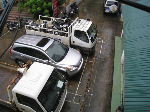 Chiếc xe CRV của Huy Hoàng đang bị tạm giữ tại trụ sở công an. Ảnh: Lê Hoàng (VnExpress)