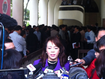 Bộ trưởng Bộ Y tế trao đổi với báo chí về phòng chống cúm A/H7N9. Ảnh T.Hà