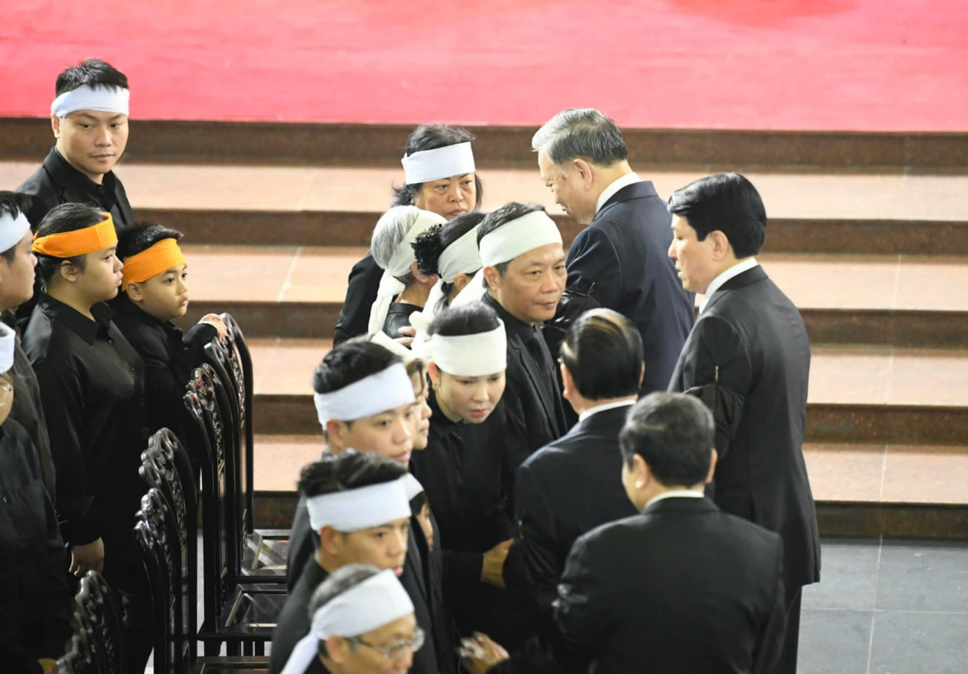 Lãnh đạo Đảng, Nhà nước chia buồn với tang quyến.