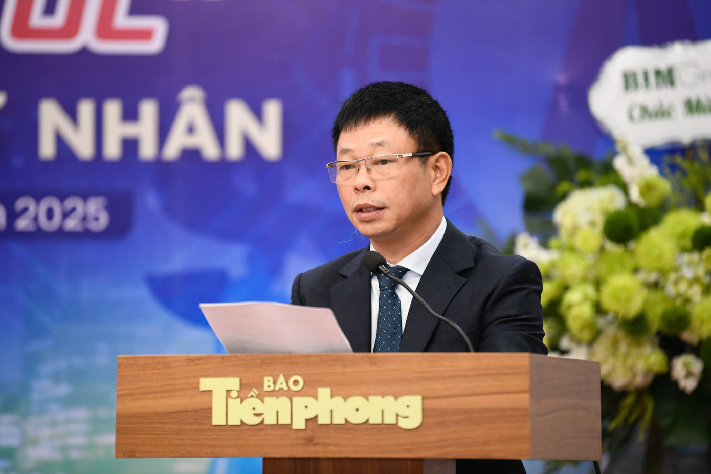 Ông Phùng Công Sưởng - Tổng Biên tập Báo Tiền Phong. Ông Phùng Công Sưởng - Tổng Biên tập Báo Tiền Phong.