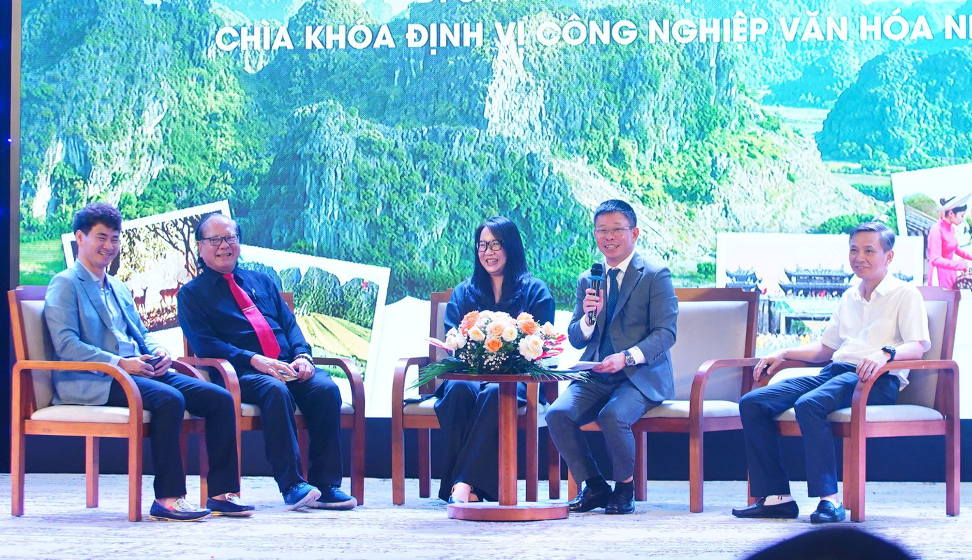 Các diễn giả trao đổi cởi mở về các show diễn âm nhạc, phim ảnh có thể tổ chức ở Ninh Bình. Các diễn giả trao đổi cởi mở về các show diễn âm nhạc, phim ảnh có thể tổ chức ở Ninh Bình.