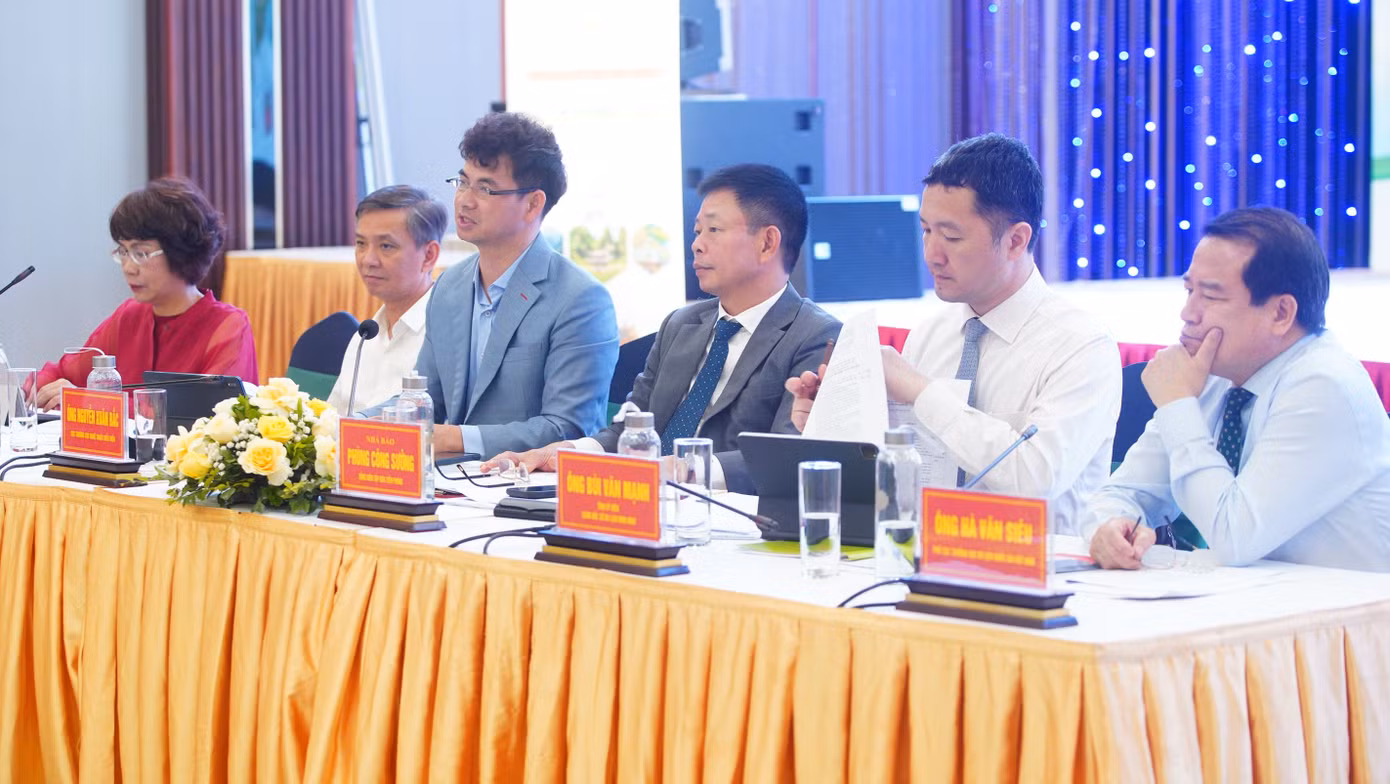 Đơn vị tổ chức, lãnh đạo bộ ngành chủ trì tại hội thảo.